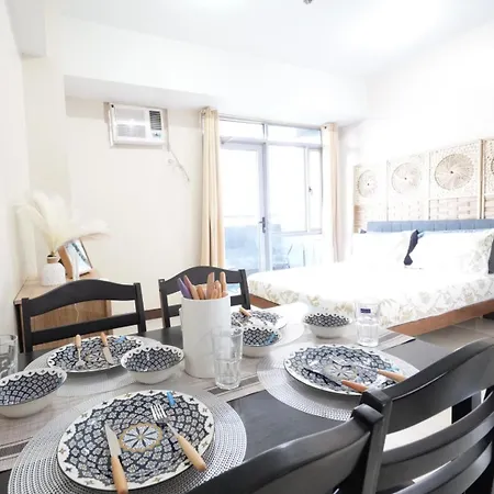 Cubao Manhattan Heights Residential Condo Tc10N - Bright Studio With Pool, Balcony - Next To Alimall And Sm - Walking Distance To Araneta Coliseum And Gateway Mall In Cubao Quezon City - Staycations By Sms
