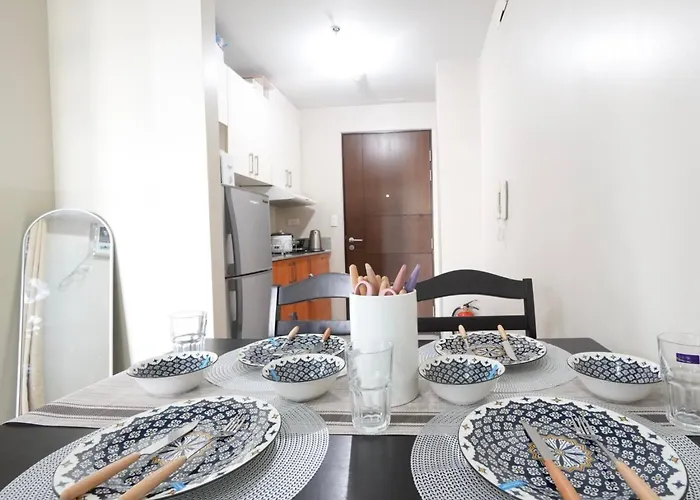 Apartamento Cubao Manhattan Heights Residential Tc10n - Bright With Pool, Balcony - Next To Alimall And Sm - Walking Distance To Araneta Coliseum And Gateway Mall In Cubao Quezon - Staycations By Sms Manila