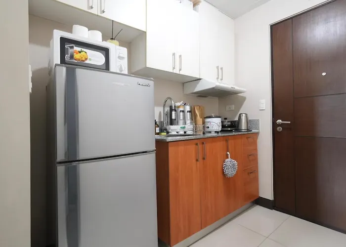 Cubao Manhattan Heights Residential Tc10n - Bright With Pool, Balcony - Next To Alimall And Sm - Walking Distance To Araneta Coliseum And Gateway Mall In Cubao Quezon - Staycations By Sms Manila
