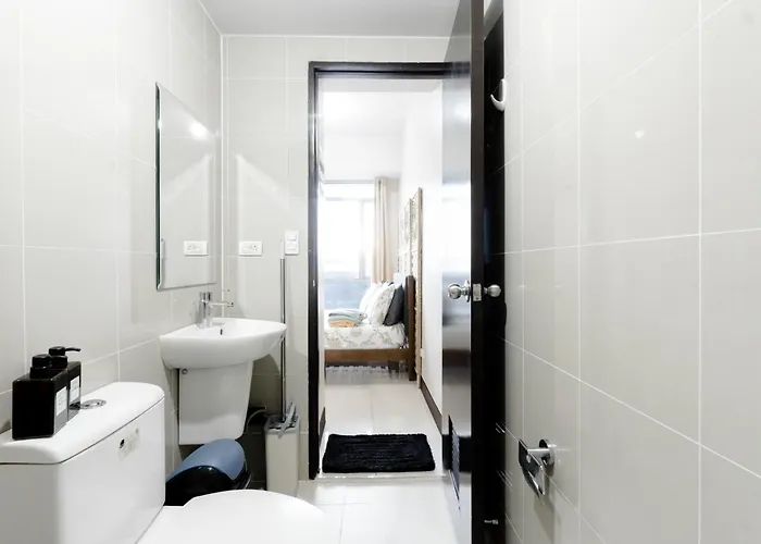 Apartamento Cubao Manhattan Heights Residential Tc10n - Bright With Pool, Balcony - Next To Alimall And Sm - Walking Distance To Araneta Coliseum And Gateway Mall In Cubao Quezon - Staycations By Sms