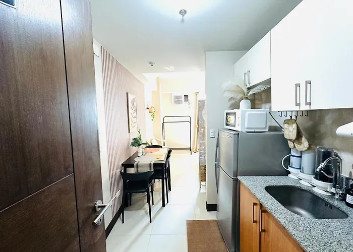 Cubao Manhattan Heights Residential Tc10n - Bright With Pool, Balcony - Next To Alimall And Sm - Walking Distance To Araneta Coliseum And Gateway Mall In Cubao Quezon - Staycations By Sms Apartamento Manila