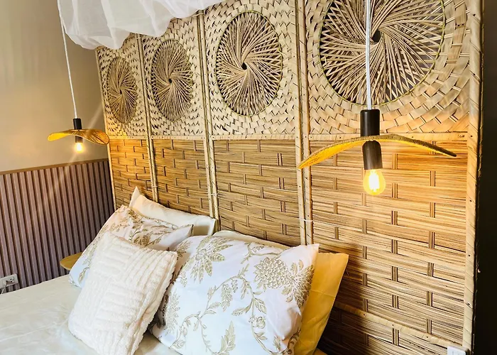 Apartment Cubao Manhattan Heights Residential - Bright With Pool, Balcony - Next To Alimall And Sm - Walking Distance To Araneta Coliseum And Gateway Mall In Cubao Quezon - Staycations By Sms Manila